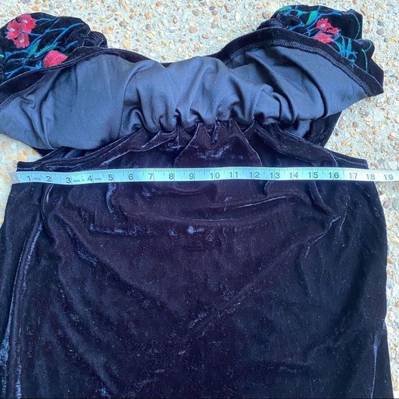 Umgee Black Velvet Off Shoulder Embroidered Dress Size S - Picture 7 of 8